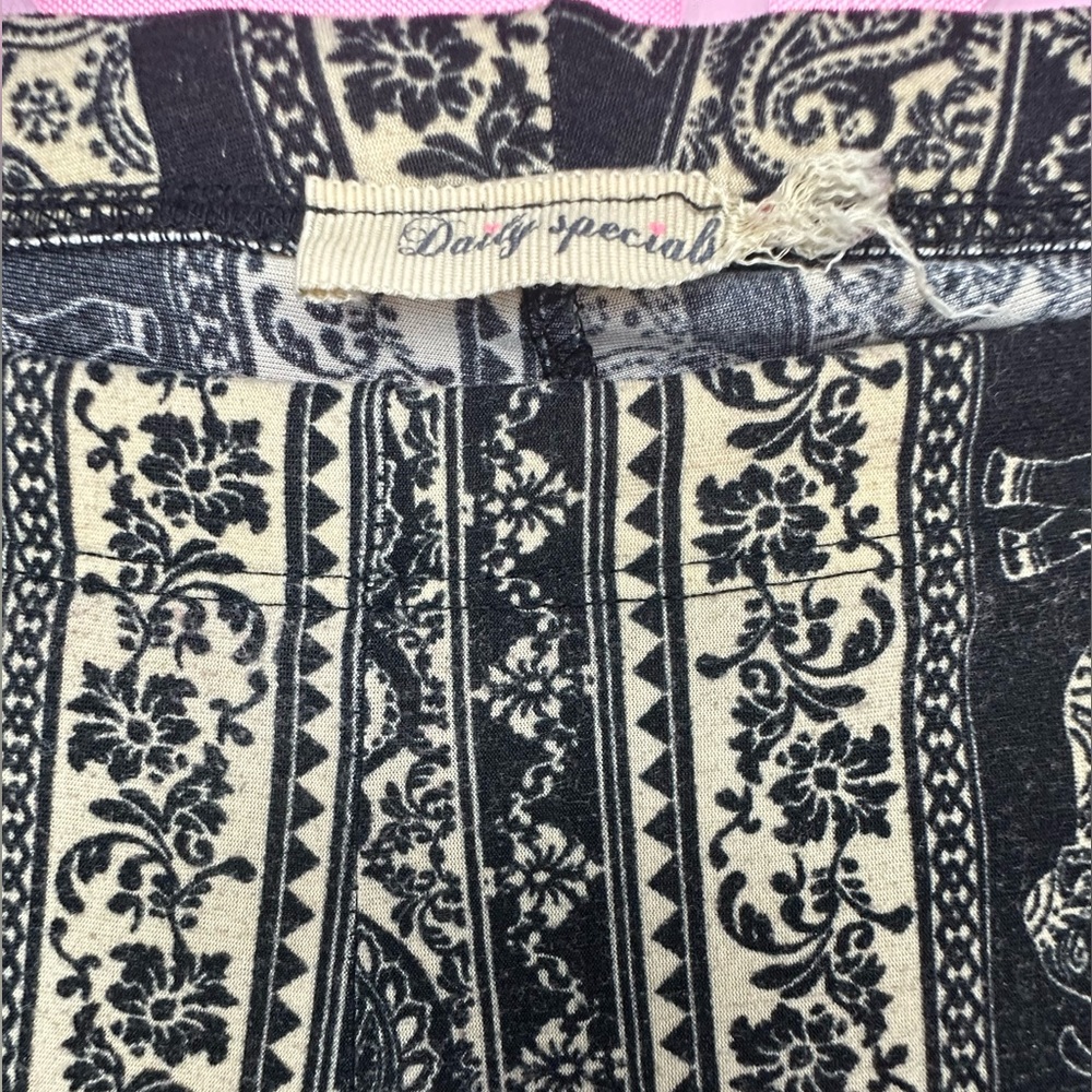 Daily Specials Elephant Leggings - Picture 2 of 2